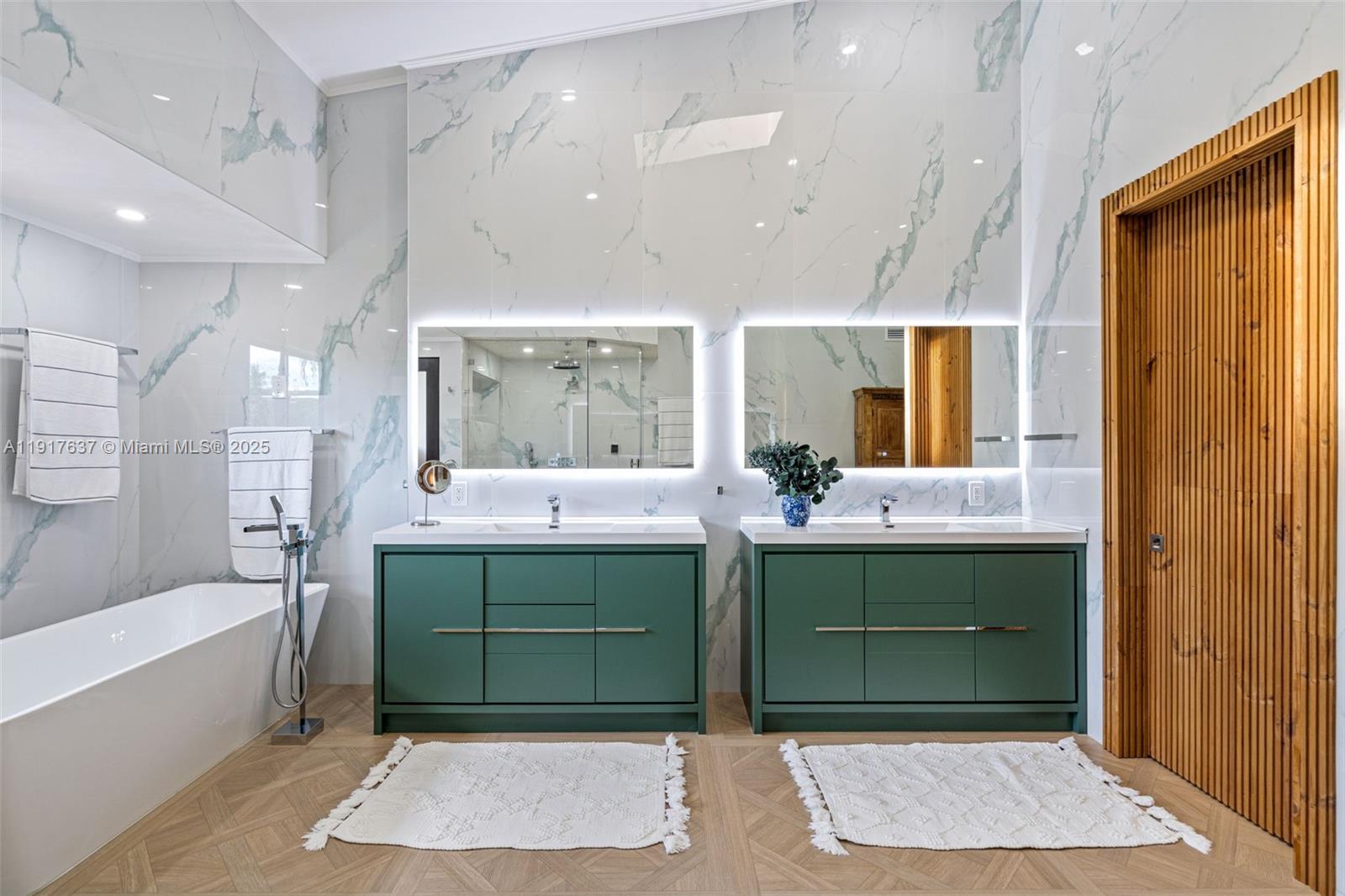 6124 Paradise Pt Dr #6124 Palmetto Bay, FL 33157