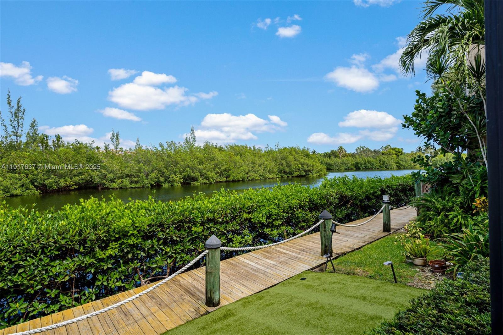 6124 Paradise Pt Dr #6124 Palmetto Bay, FL 33157