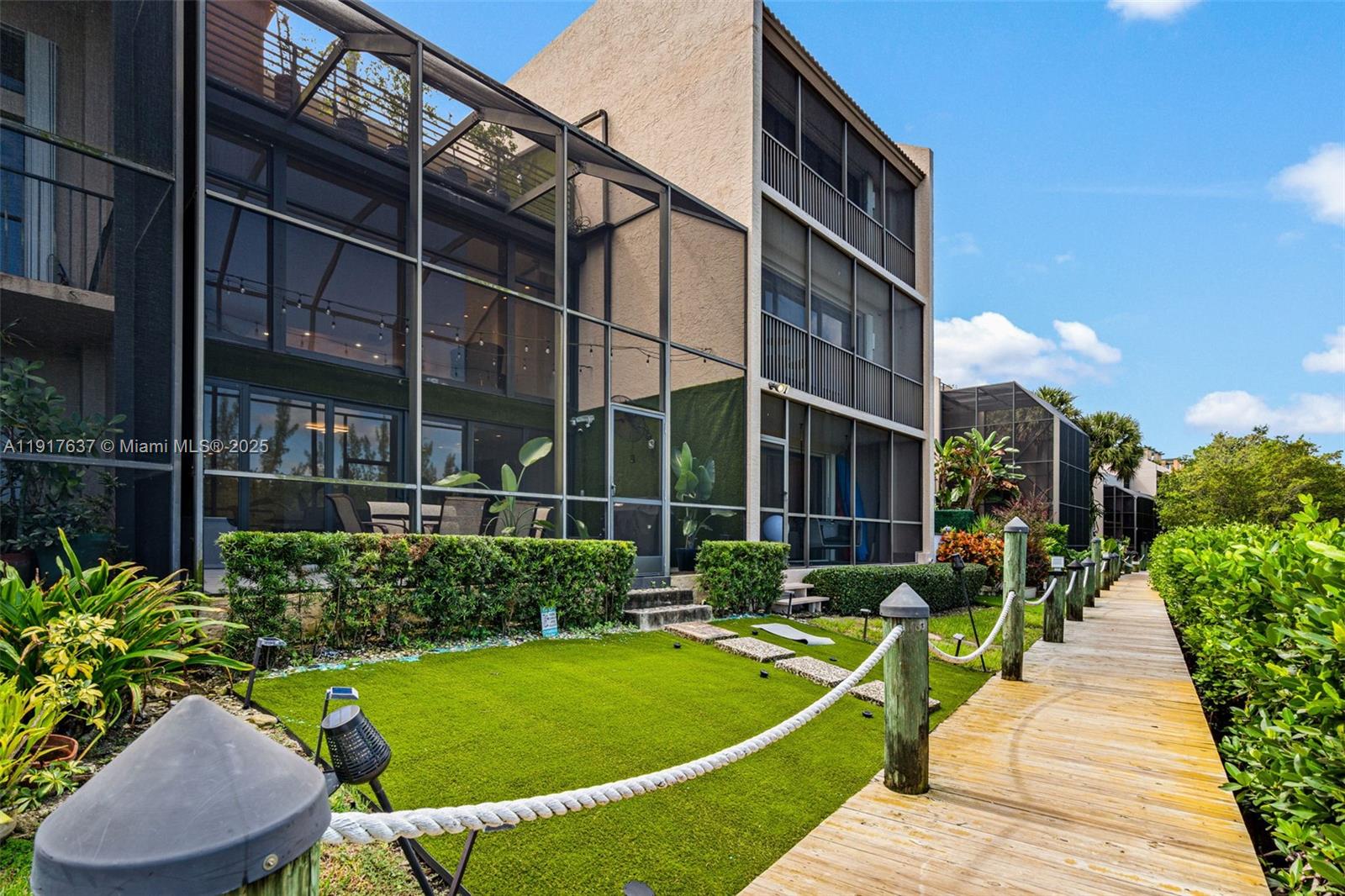 6124 Paradise Pt Dr #6124 Palmetto Bay, FL 33157