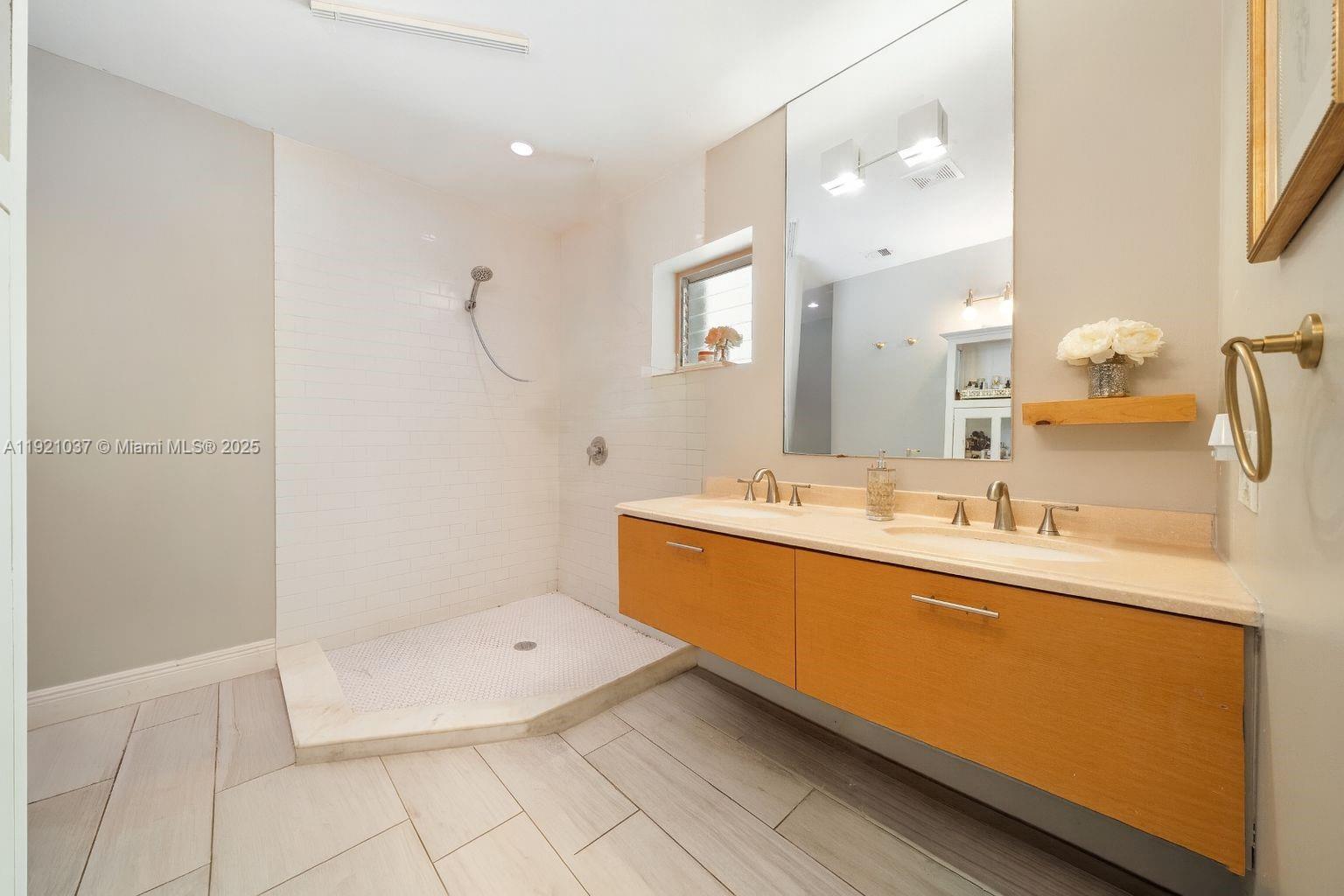 341 Island Dr Key Biscayne, FL 33149