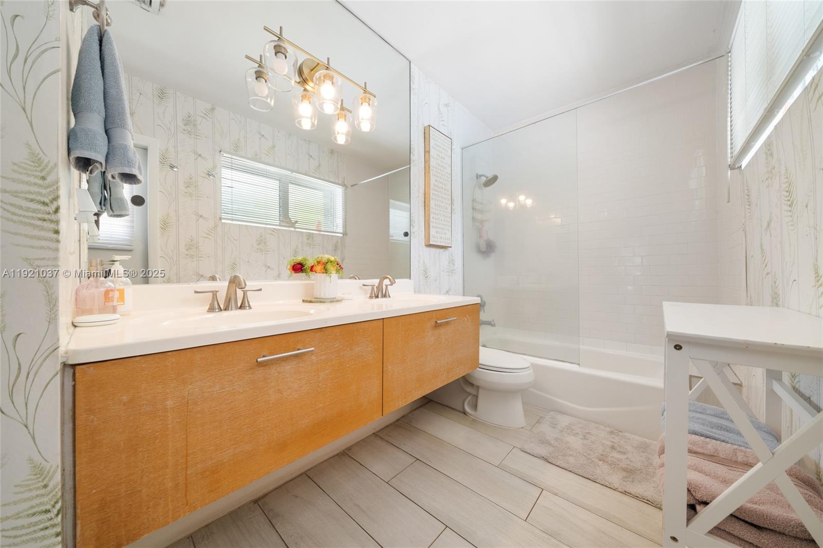 341 Island Dr Key Biscayne, FL 33149