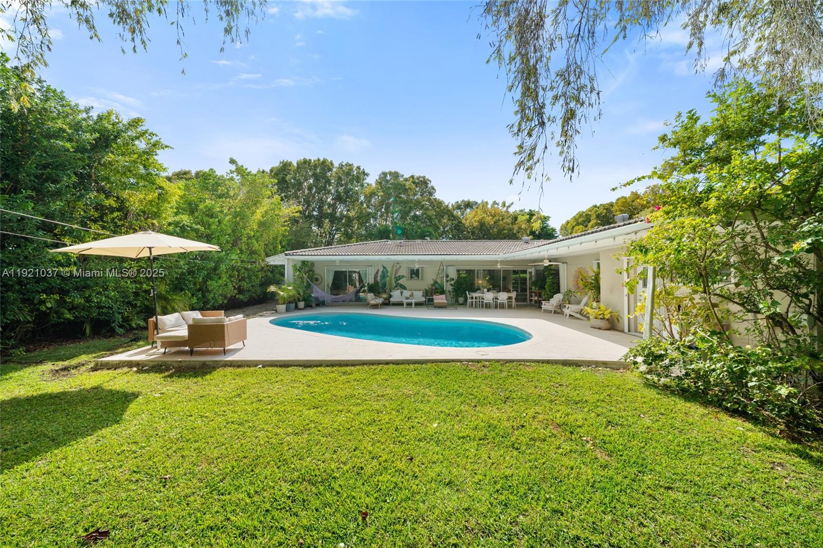 341 Island Dr Key Biscayne, FL 33149