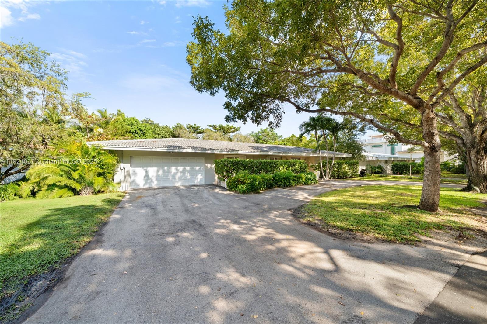 341 Island Dr Key Biscayne, FL 33149