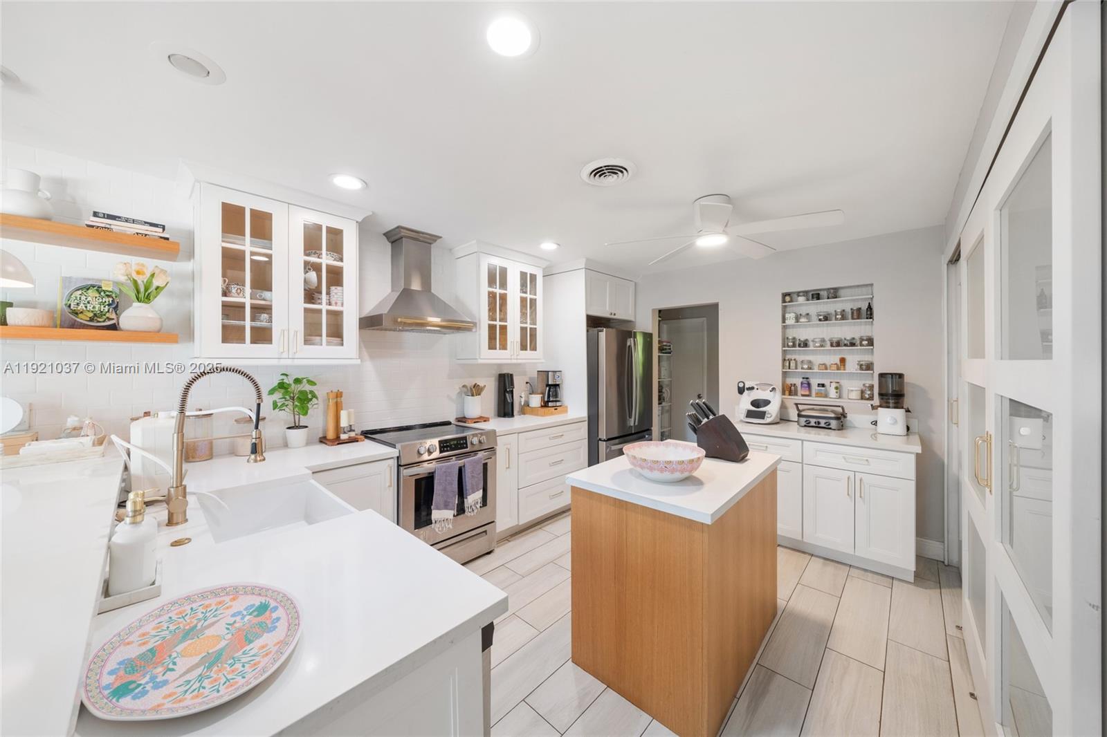 341 Island Dr Key Biscayne, FL 33149