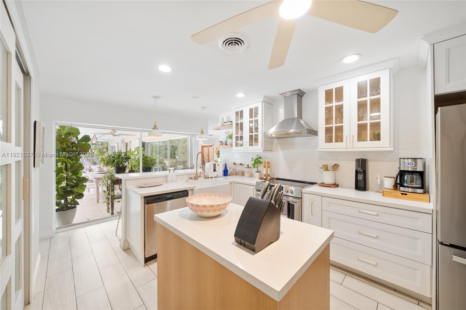 341 Island Dr Key Biscayne, FL 33149