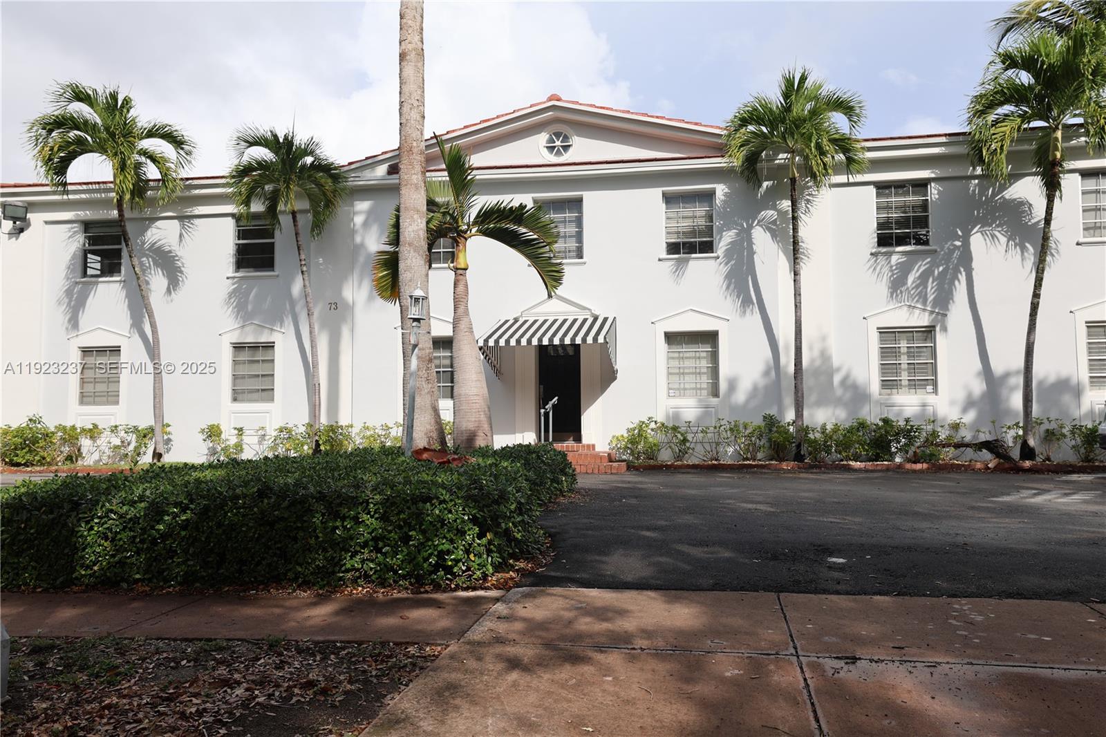 73 Edgewater Dr #3 Coral Gables, FL 33133