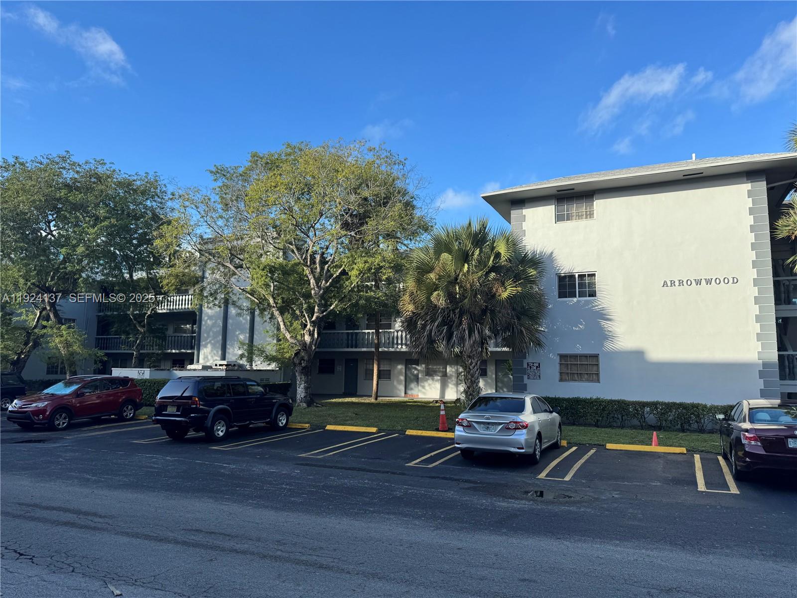 900 Tallwood Ave #208