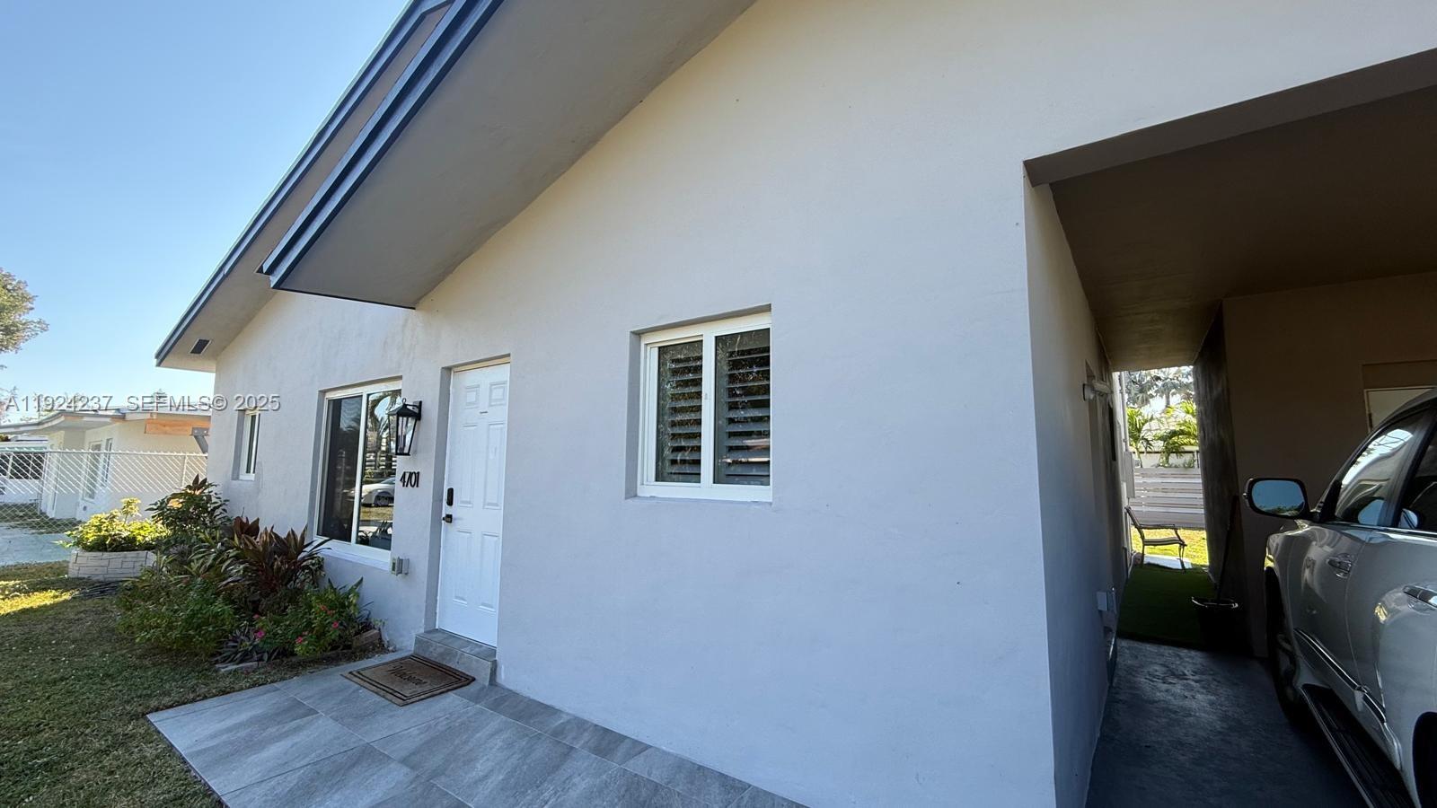 4701 NE 3rd Ave Oakland Park, FL 33334