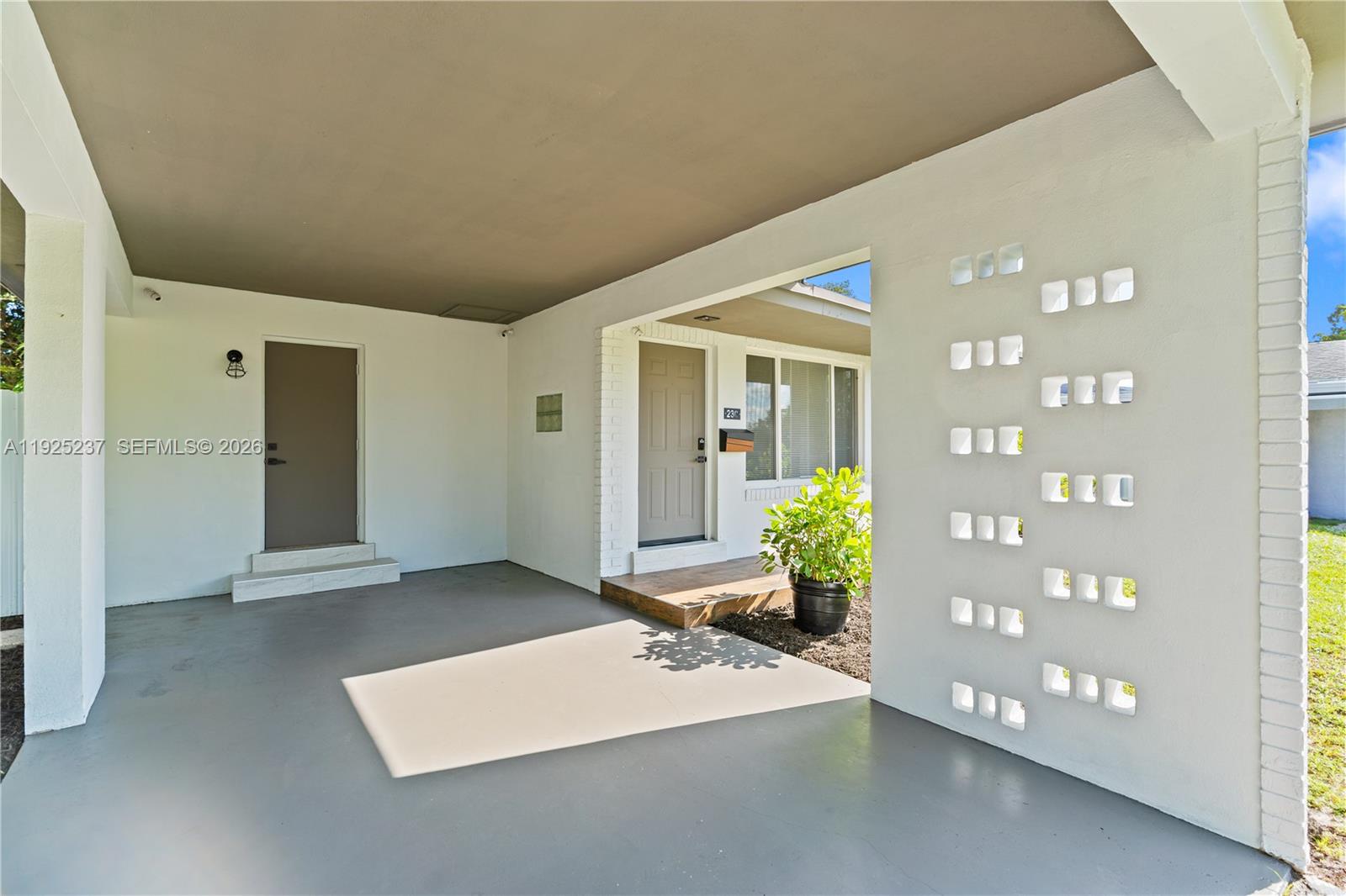 230 SW 29th Ave Fort Lauderdale, FL 33312