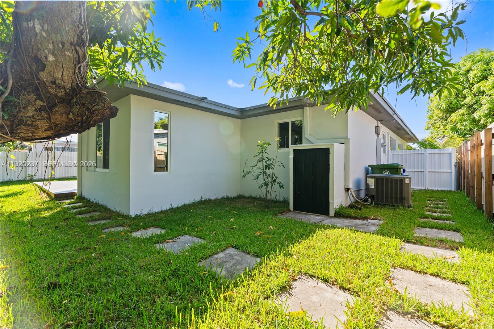 230 SW 29th Ave Fort Lauderdale, FL 33312