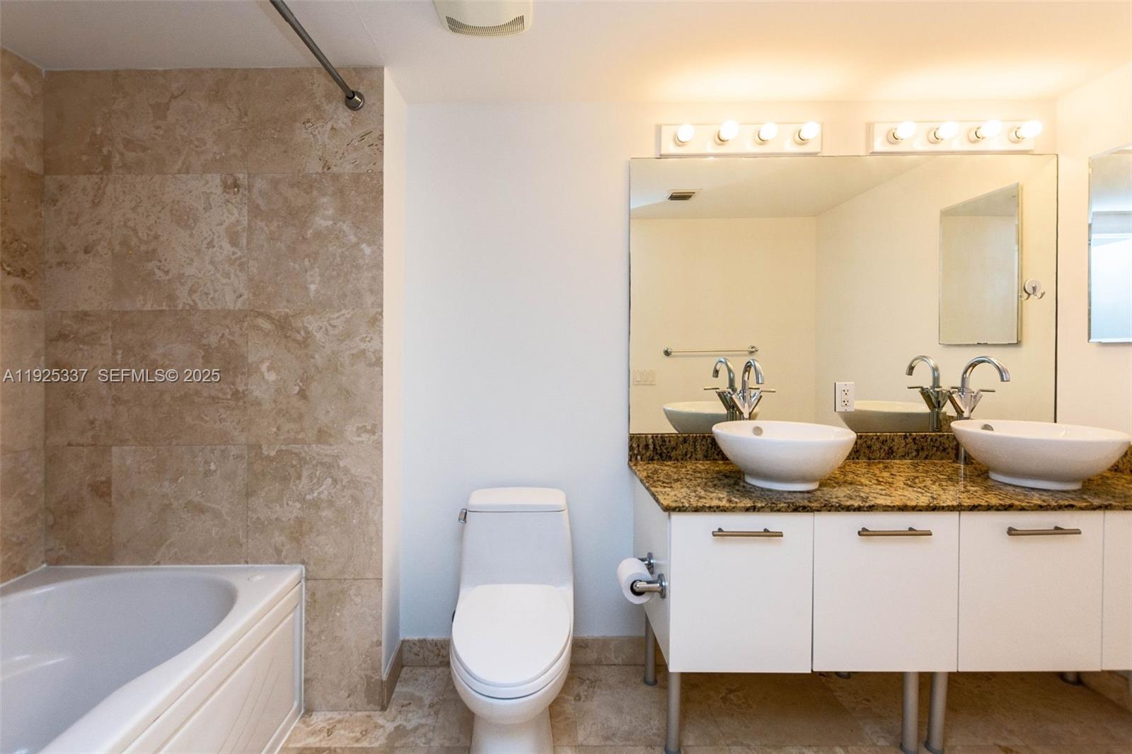 image Brickell on the River South4