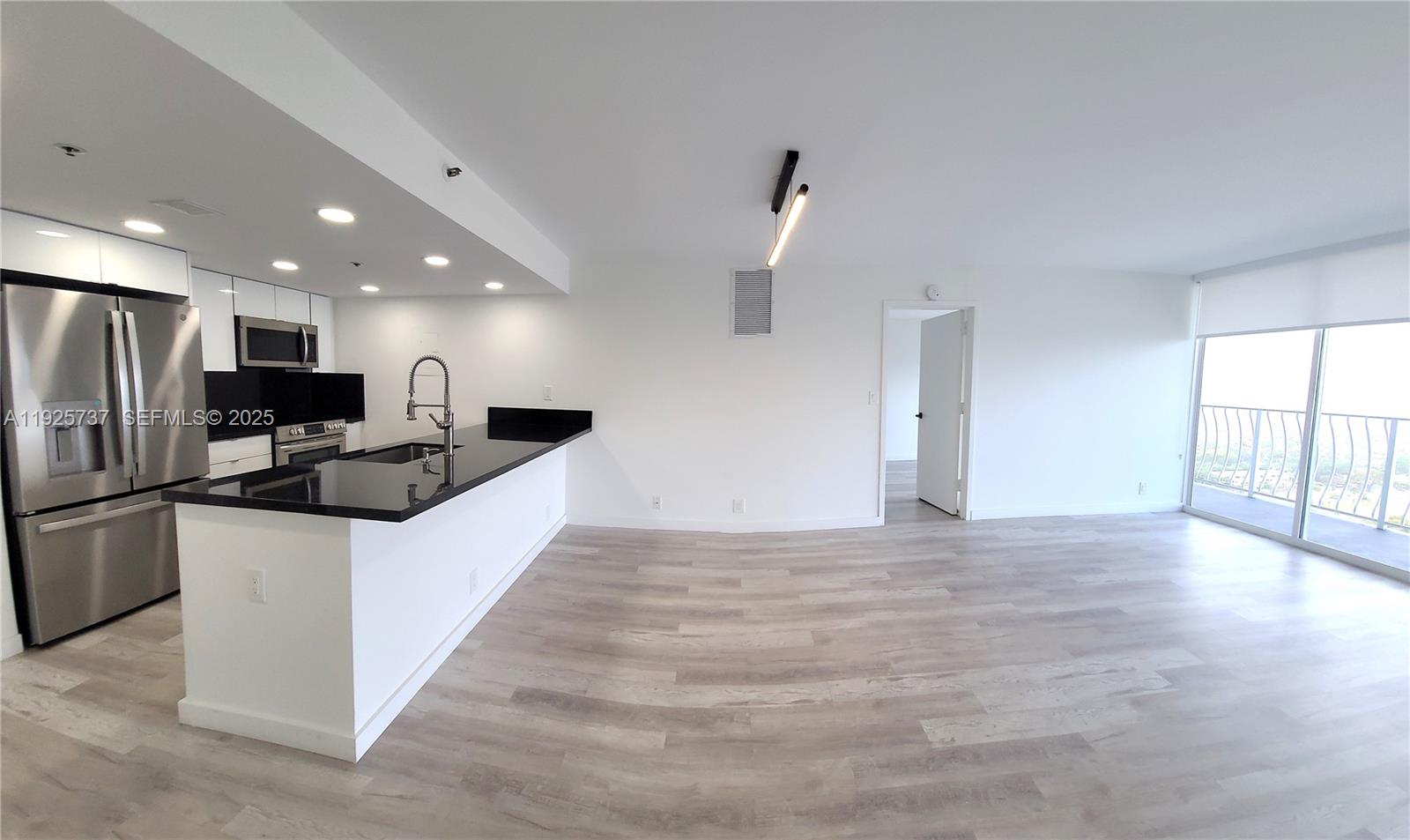 7601 E Treasure Dr #2103