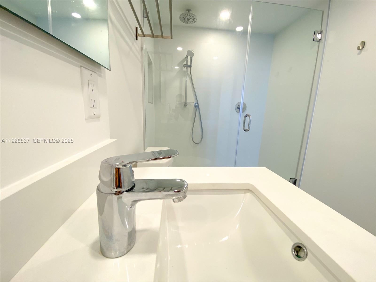 image Arlen House East12