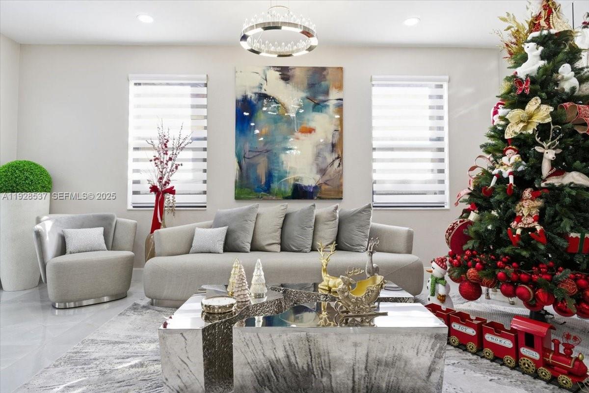 3522 W 86th Ter Hialeah, FL 33018