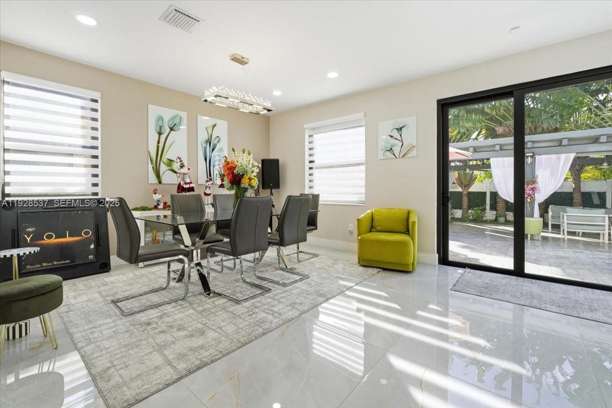 3522 W 86th Ter Hialeah, FL 33018