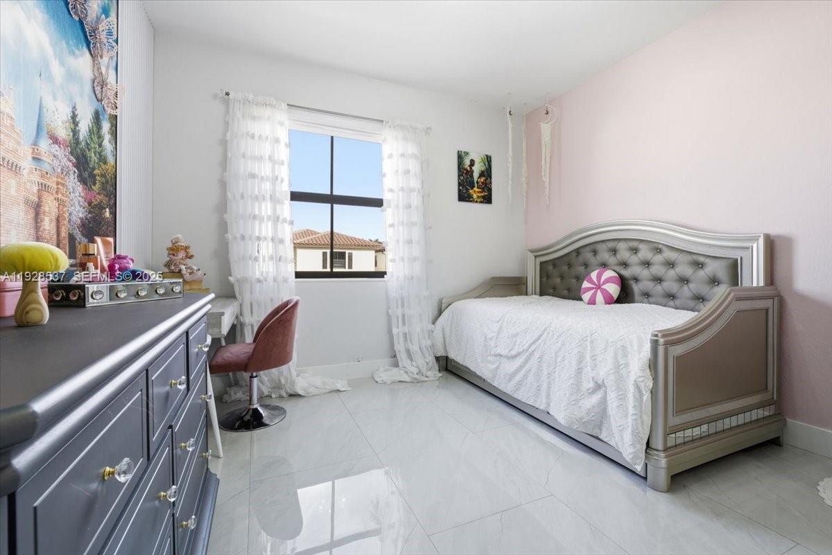 3522 W 86th Ter Hialeah, FL 33018