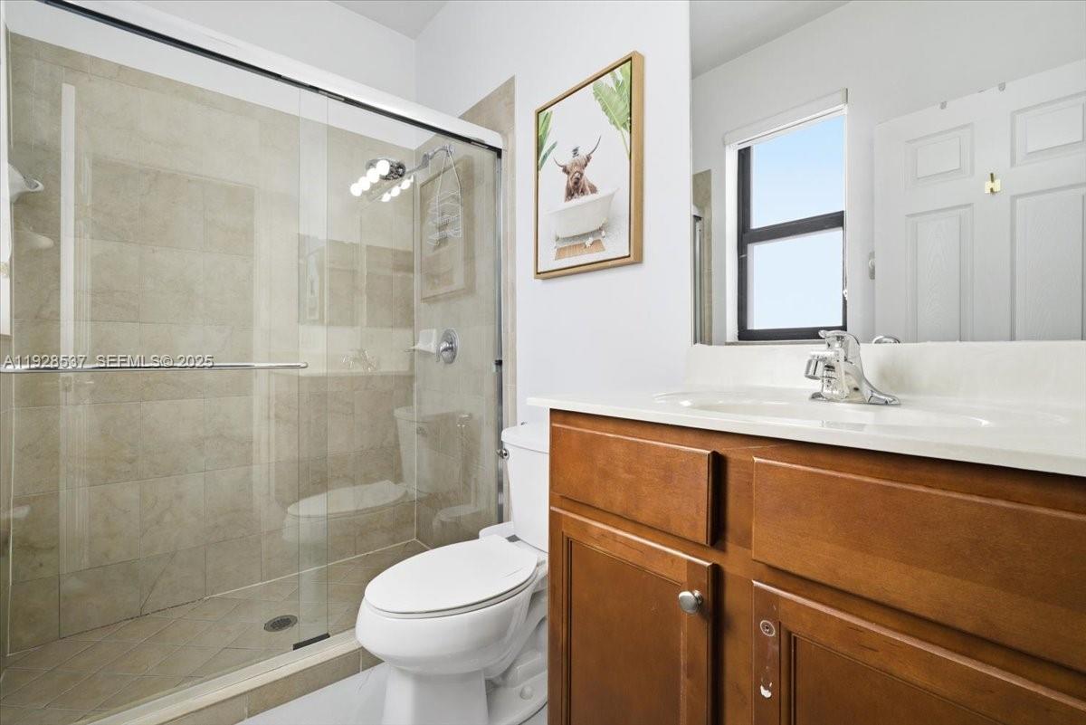 3522 W 86th Ter Hialeah, FL 33018