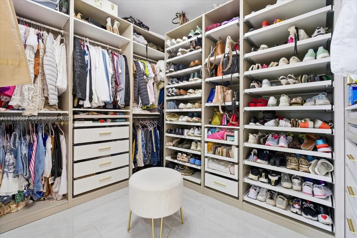 3522 W 86th Ter Hialeah, FL 33018