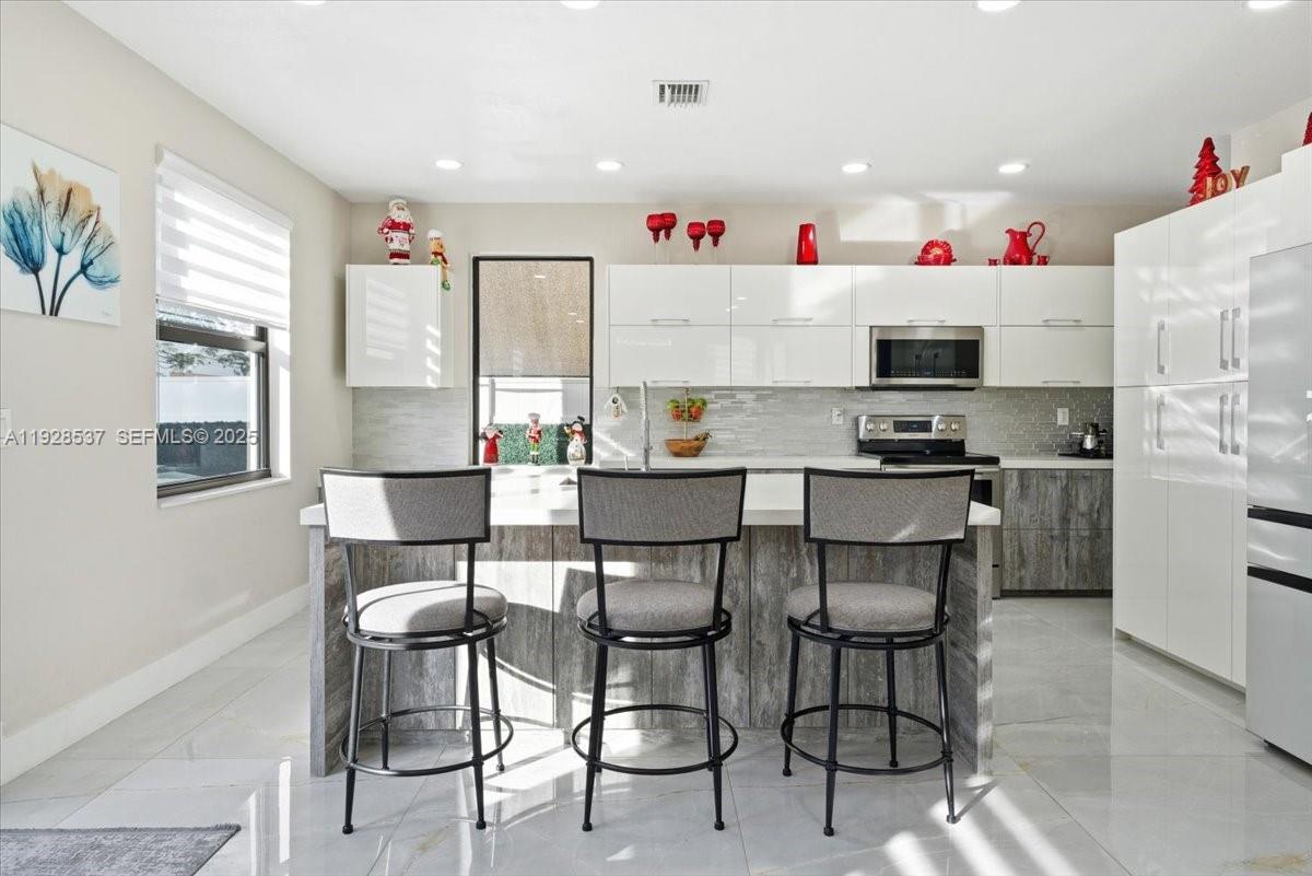 3522 W 86th Ter Hialeah, FL 33018