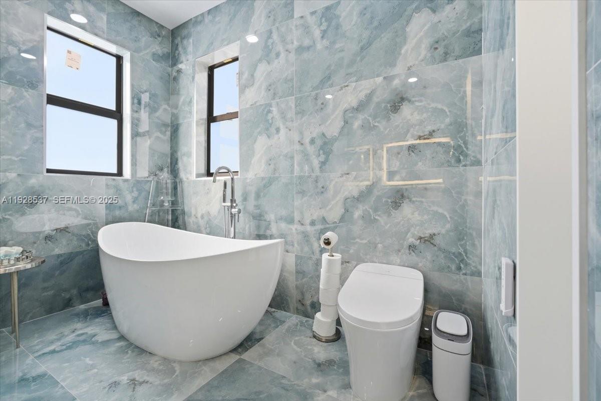 3522 W 86th Ter Hialeah, FL 33018