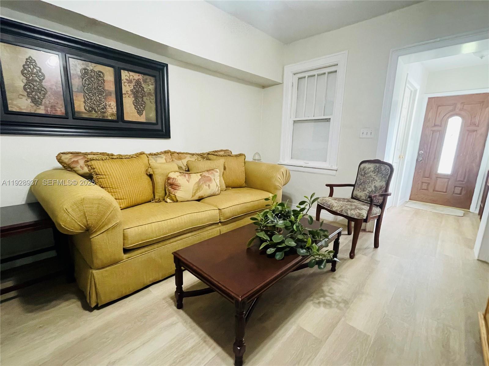 2045 NW 34th St Miami, FL 33142