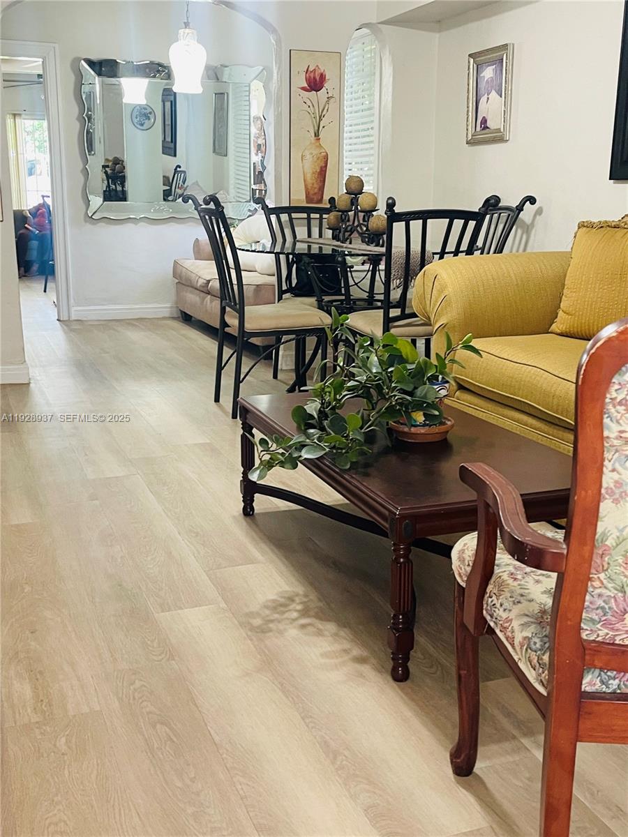 2045 NW 34th St Miami, FL 33142