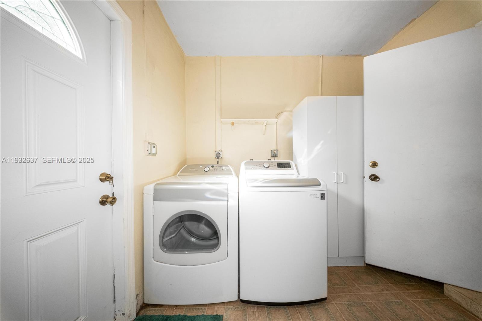 10900 SW 90th Ave Miami, FL 33176