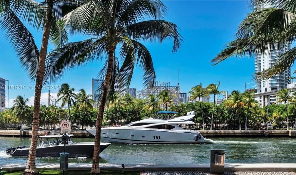 image Latitude on the River21