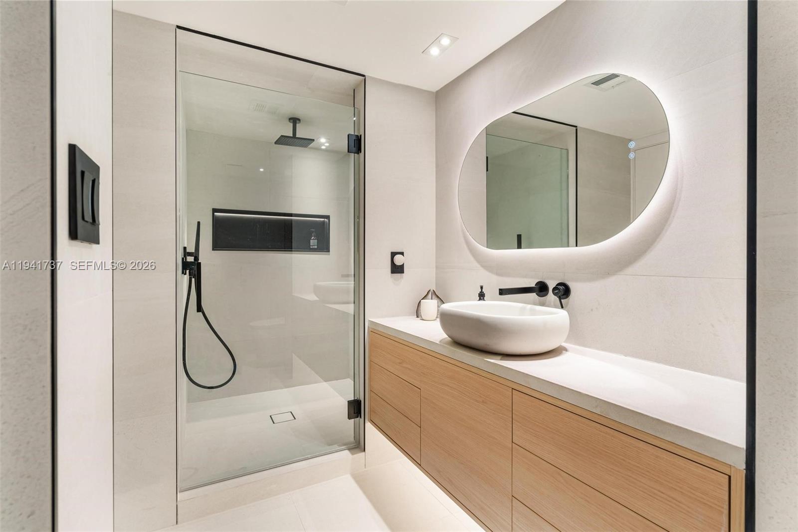 16485 Collins Ave #2438 Sunny Isles Beach, FL 33160