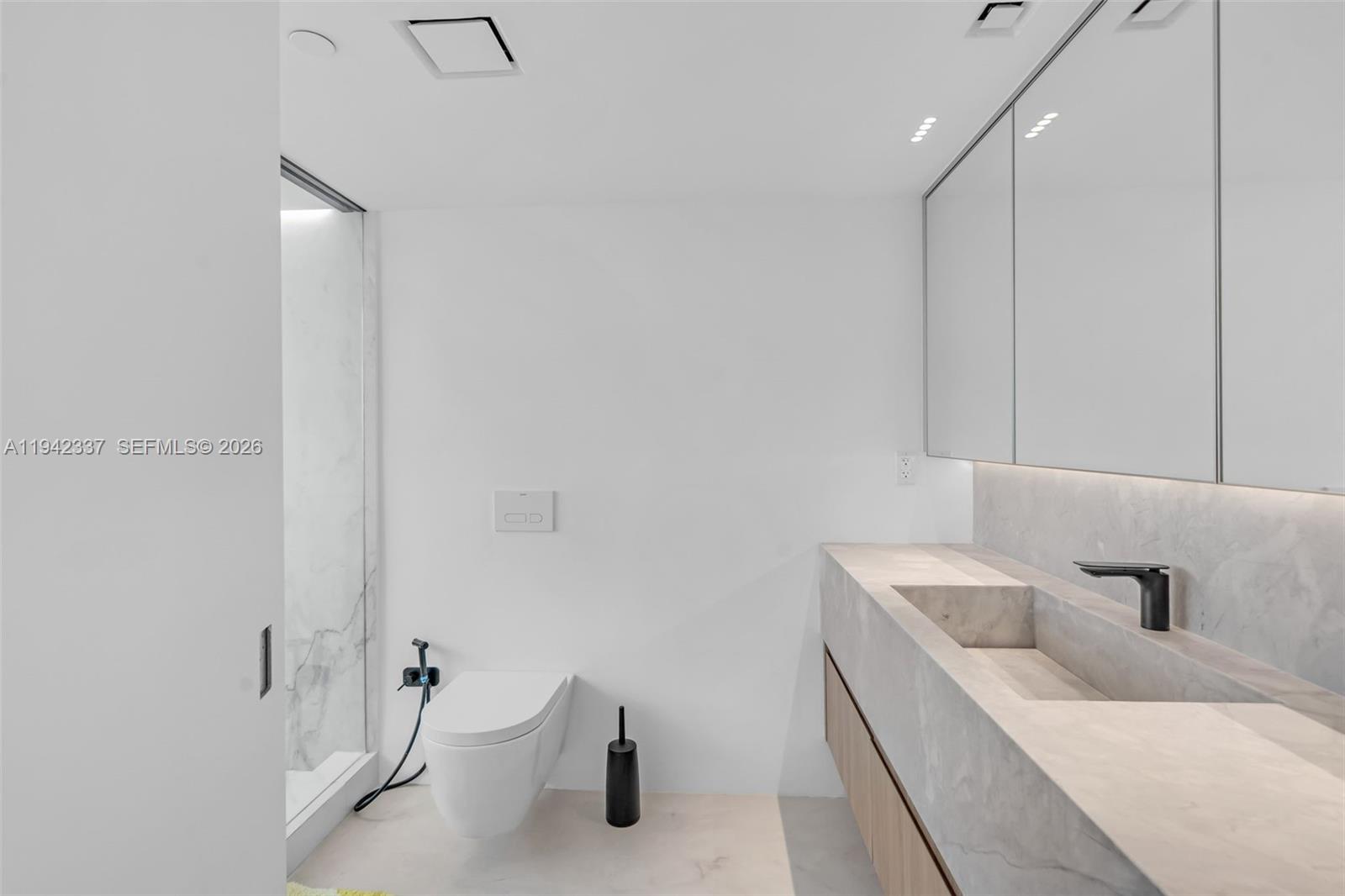 3411 Indian Crk Dr #1201 Miami Beach, FL 33140