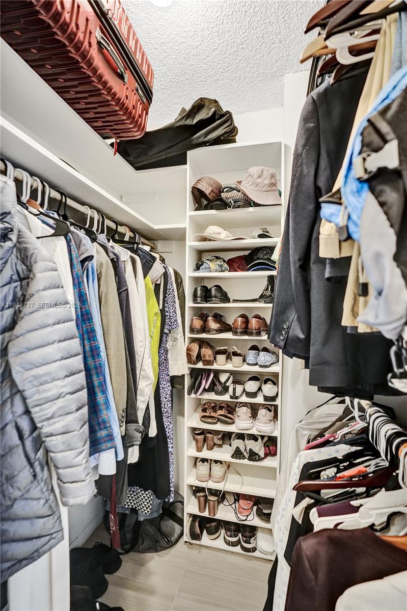 300 Bayview Dr #1110 Sunny Isles Beach, FL 33160