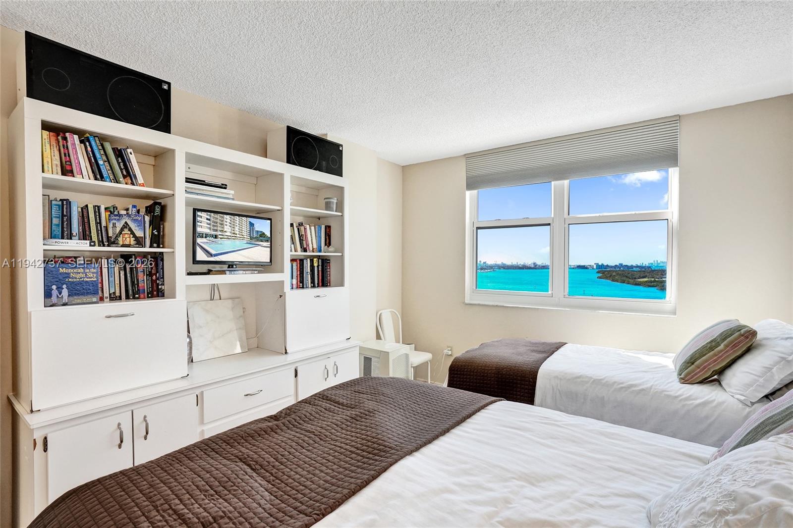 300 Bayview Dr #1110 Sunny Isles Beach, FL 33160