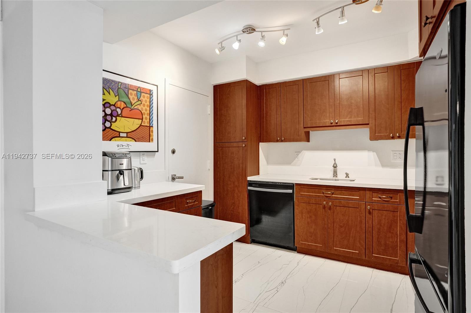 300 Bayview Dr #1110 Sunny Isles Beach, FL 33160