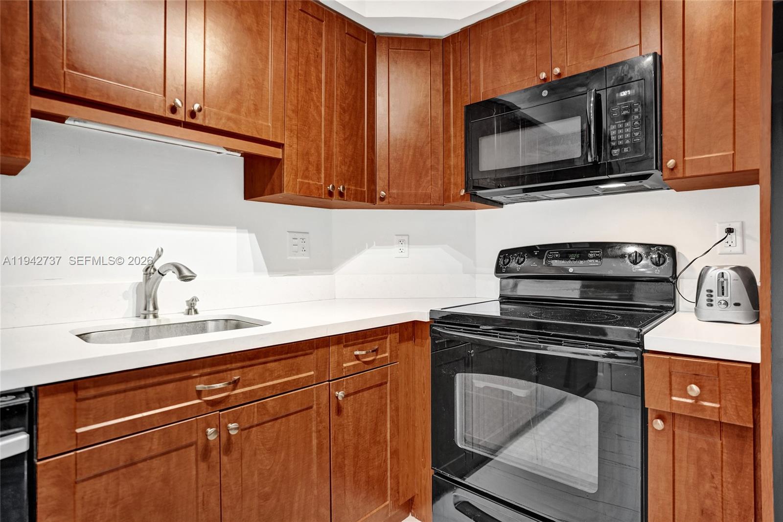 300 Bayview Dr #1110 Sunny Isles Beach, FL 33160