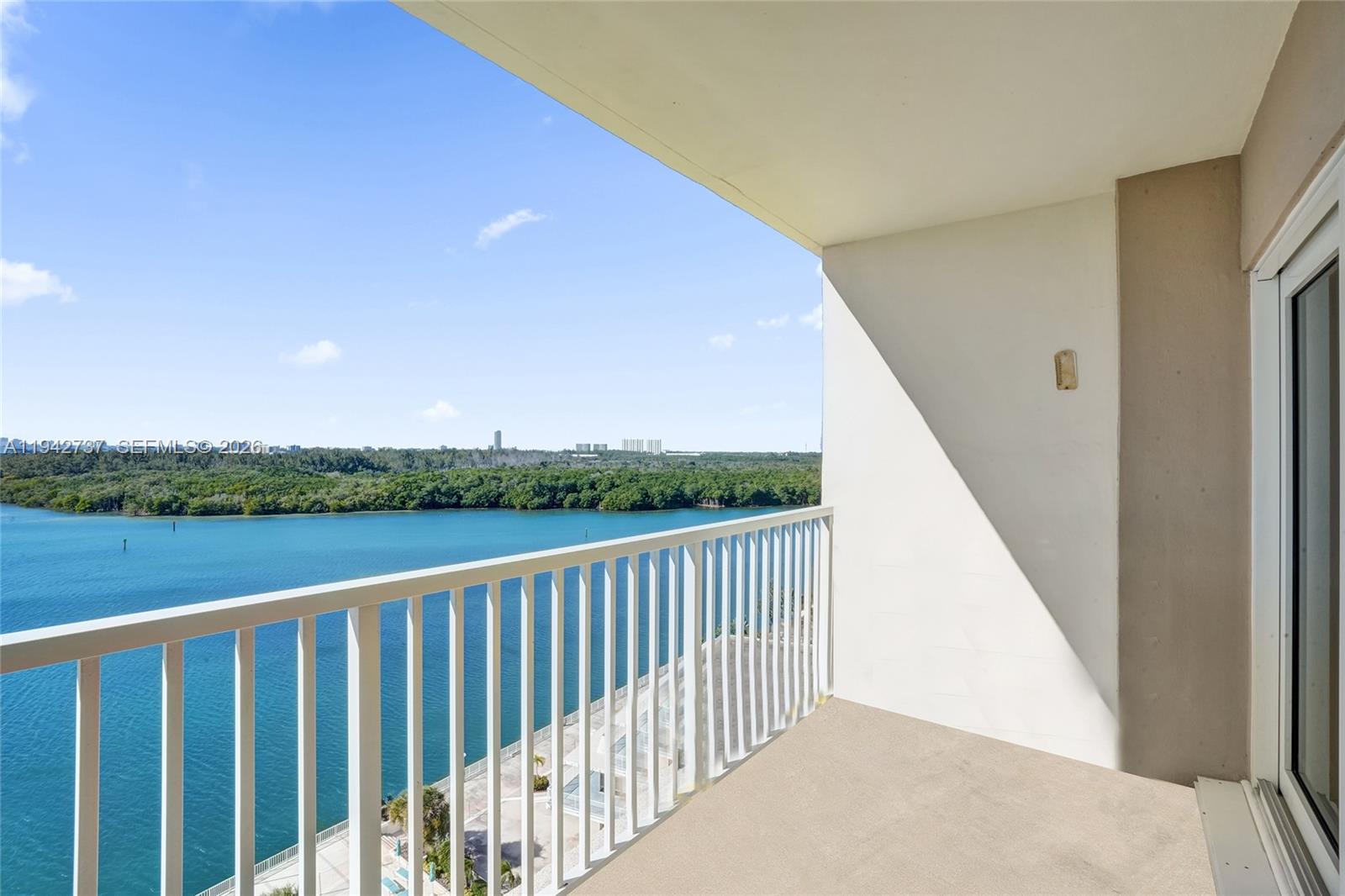 300 Bayview Dr #1110 Sunny Isles Beach, FL 33160