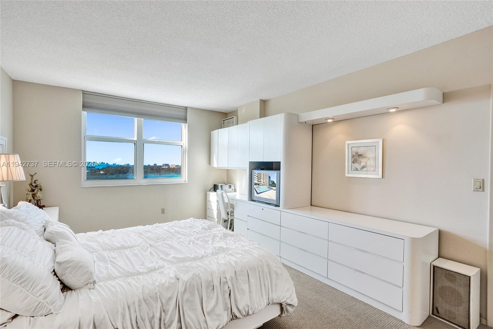 300 Bayview Dr #1110 Sunny Isles Beach, FL 33160