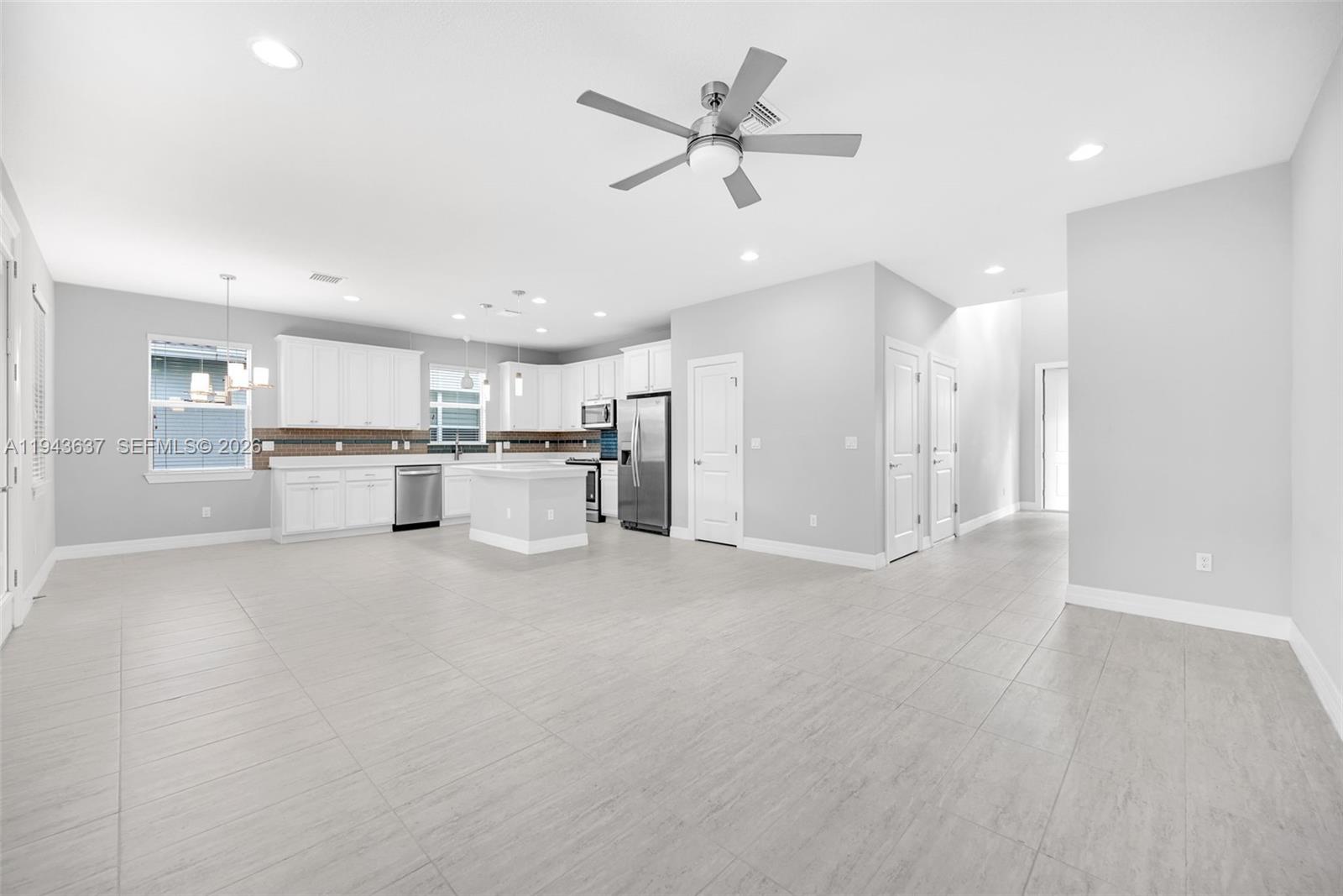 964 Banyan Dr Hollywood, FL 33021