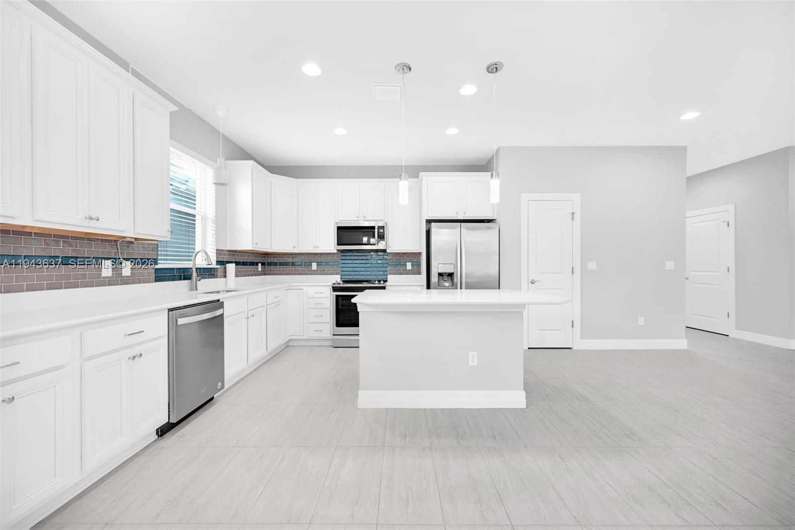 964 Banyan Dr Hollywood, FL 33021