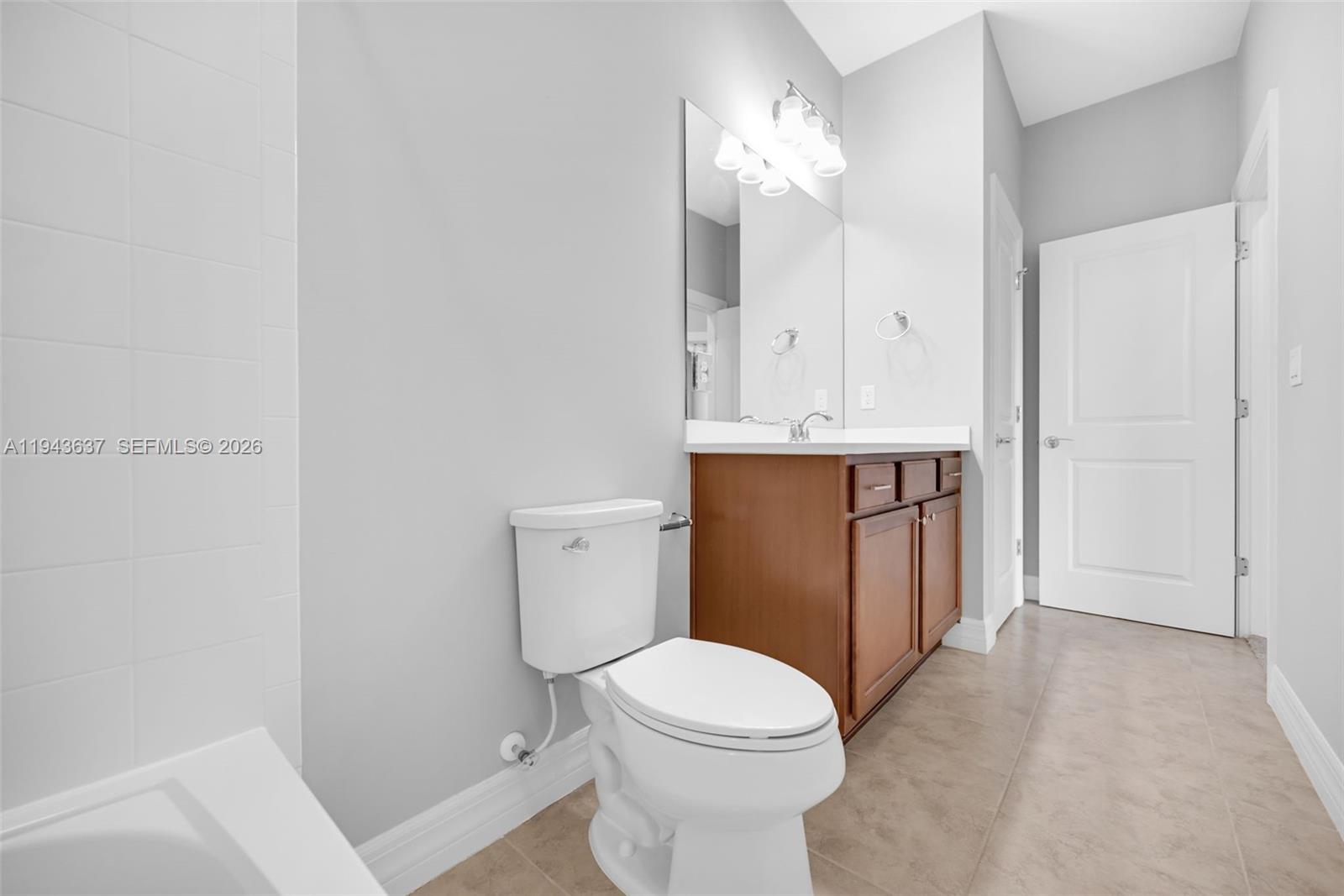 964 Banyan Dr Hollywood, FL 33021