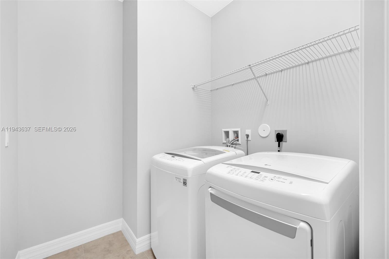 964 Banyan Dr Hollywood, FL 33021