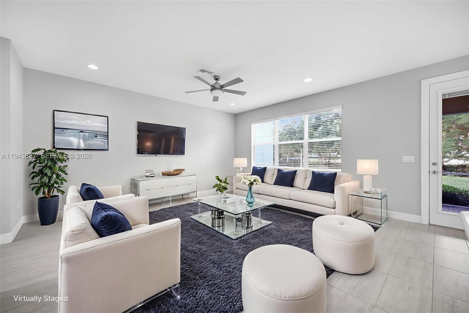 964 Banyan Dr Hollywood, FL 33021