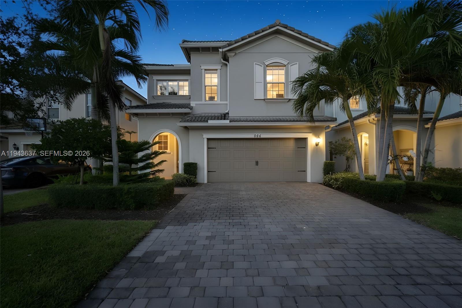 964 Banyan Dr Hollywood, FL 33021