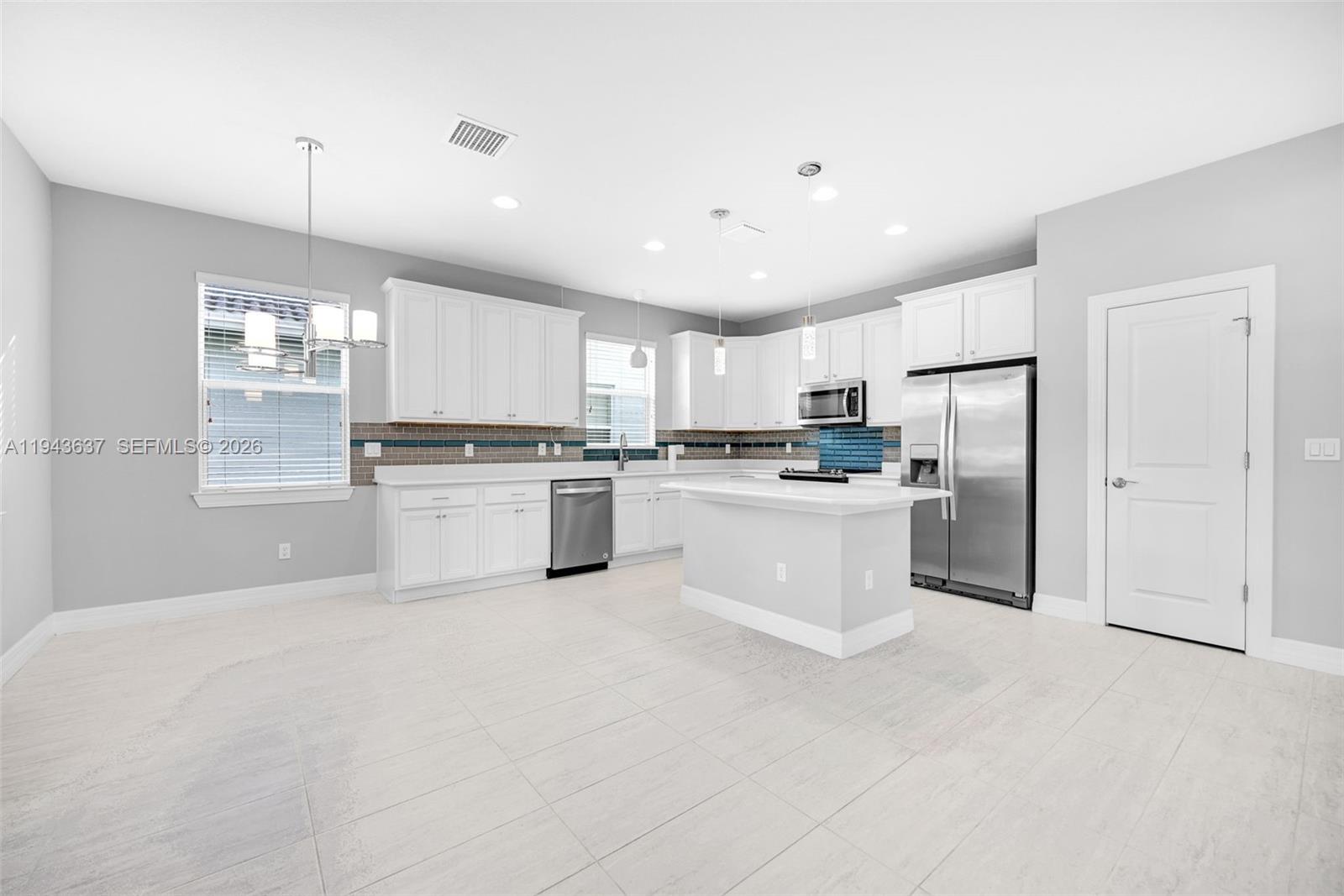 964 Banyan Dr Hollywood, FL 33021