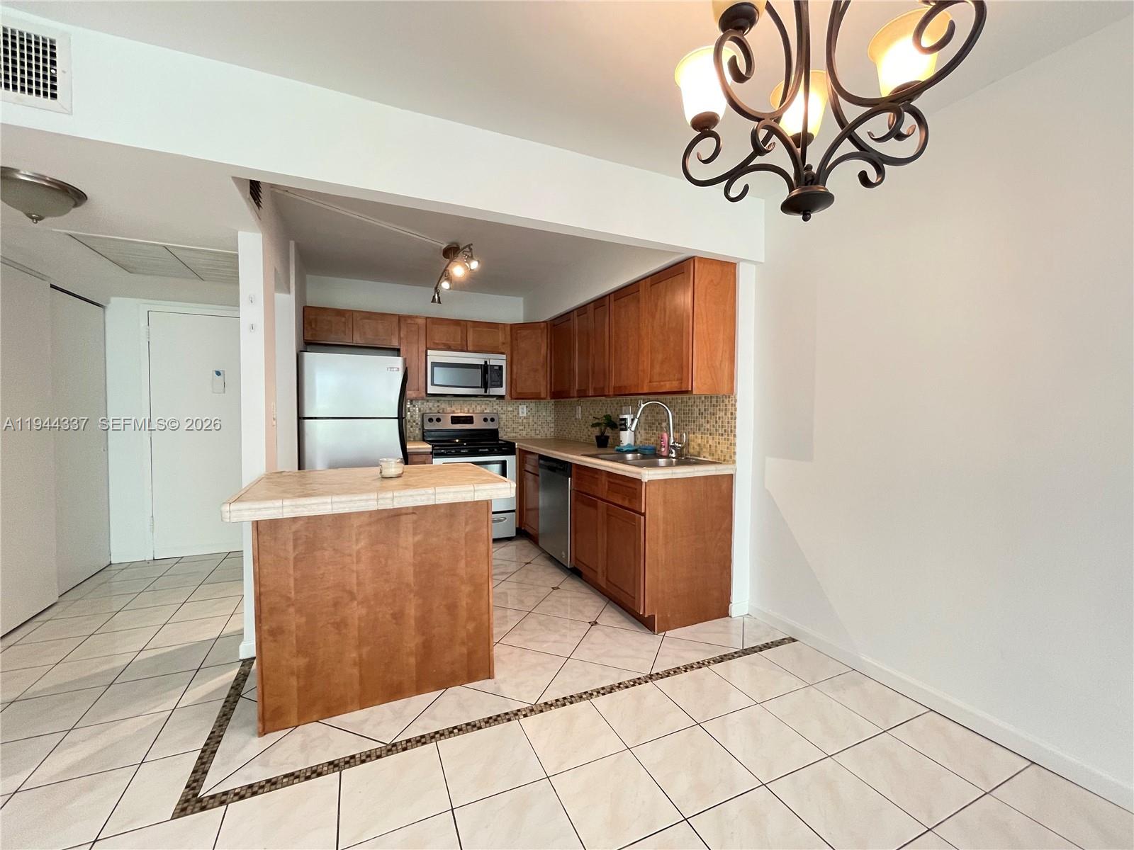 851 Three Iss Blvd #106 Hallandale Beach, FL 33009