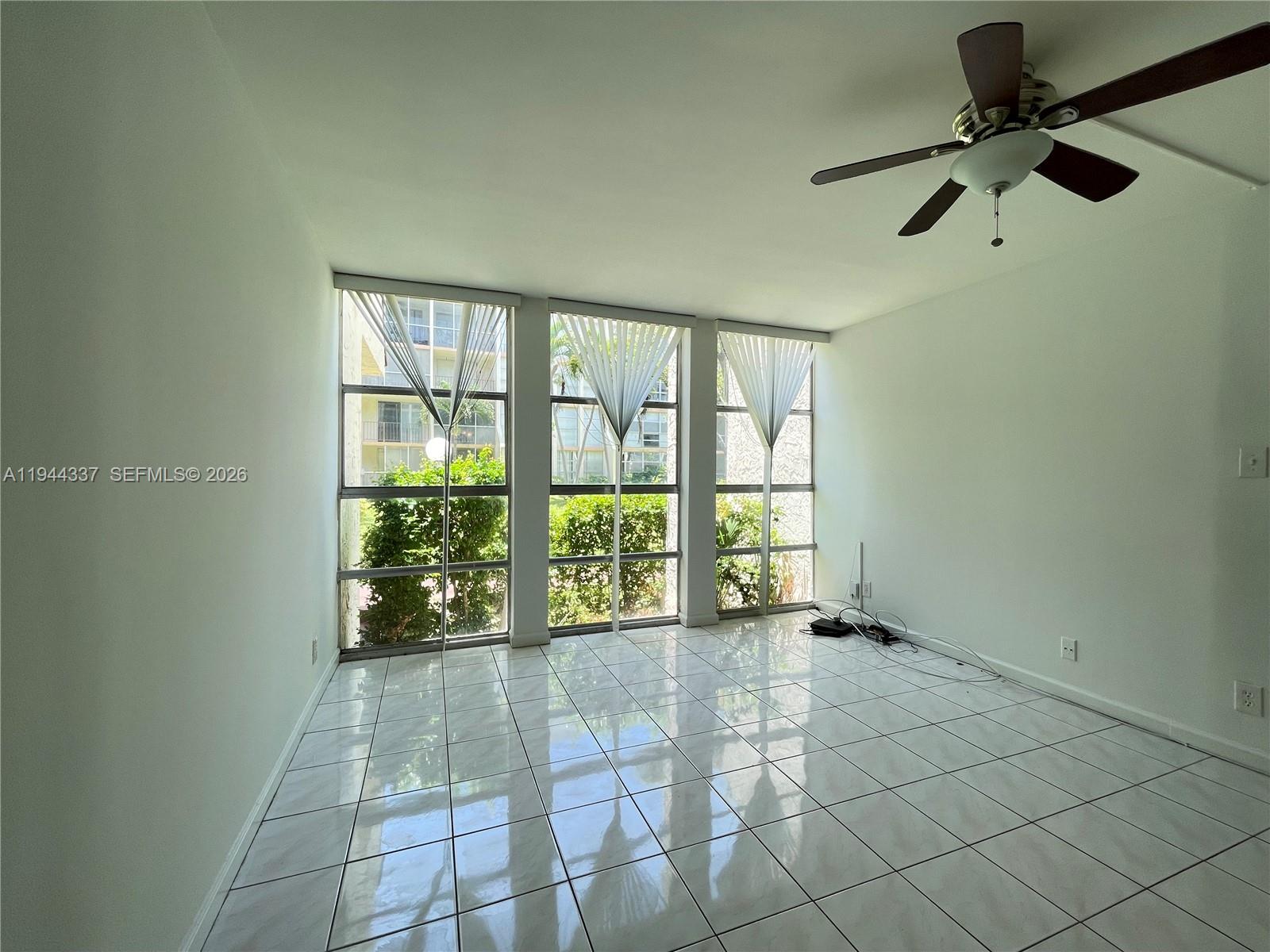 851 Three Iss Blvd #106 Hallandale Beach, FL 33009