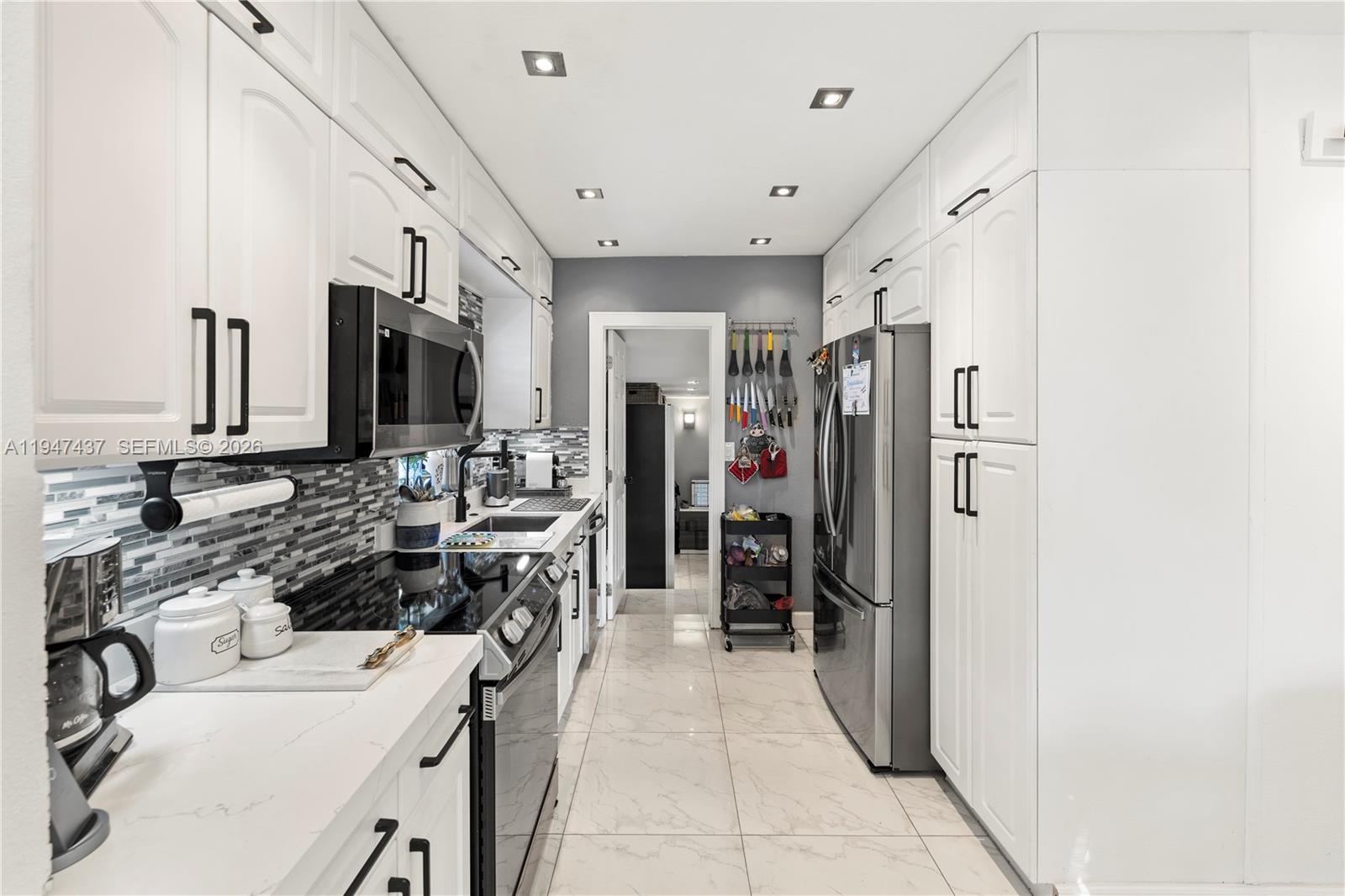 117 SW 6th St Hallandale Beach, FL 33009