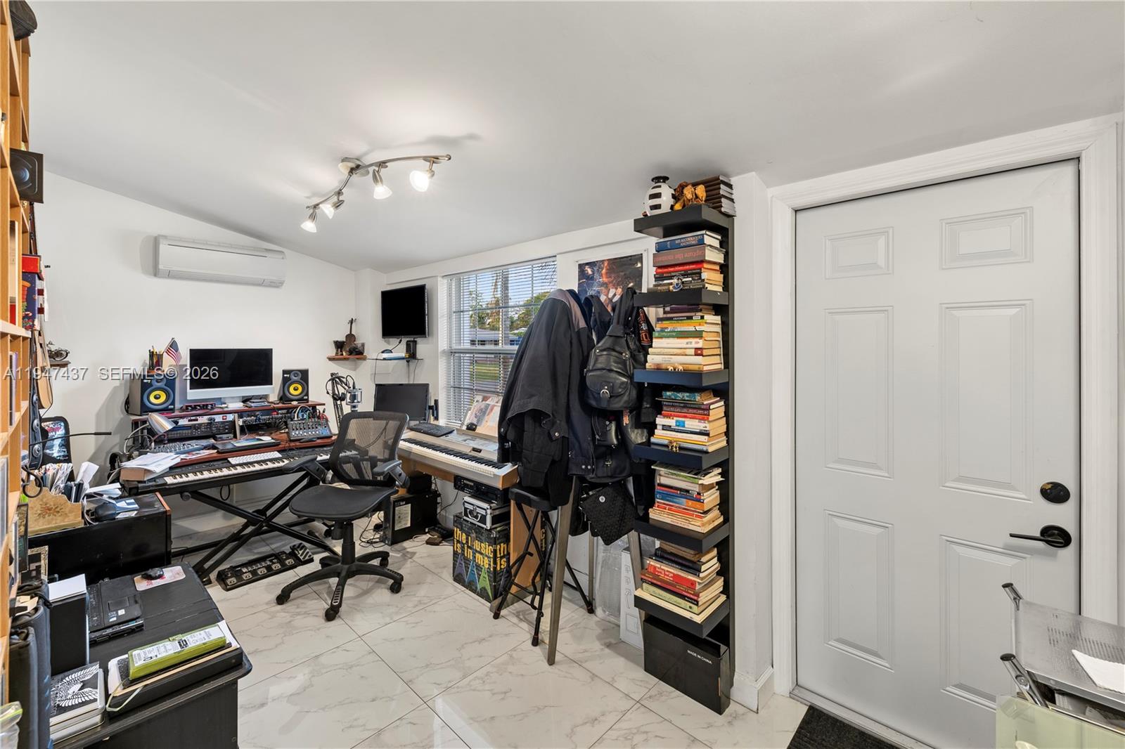 117 SW 6th St Hallandale Beach, FL 33009