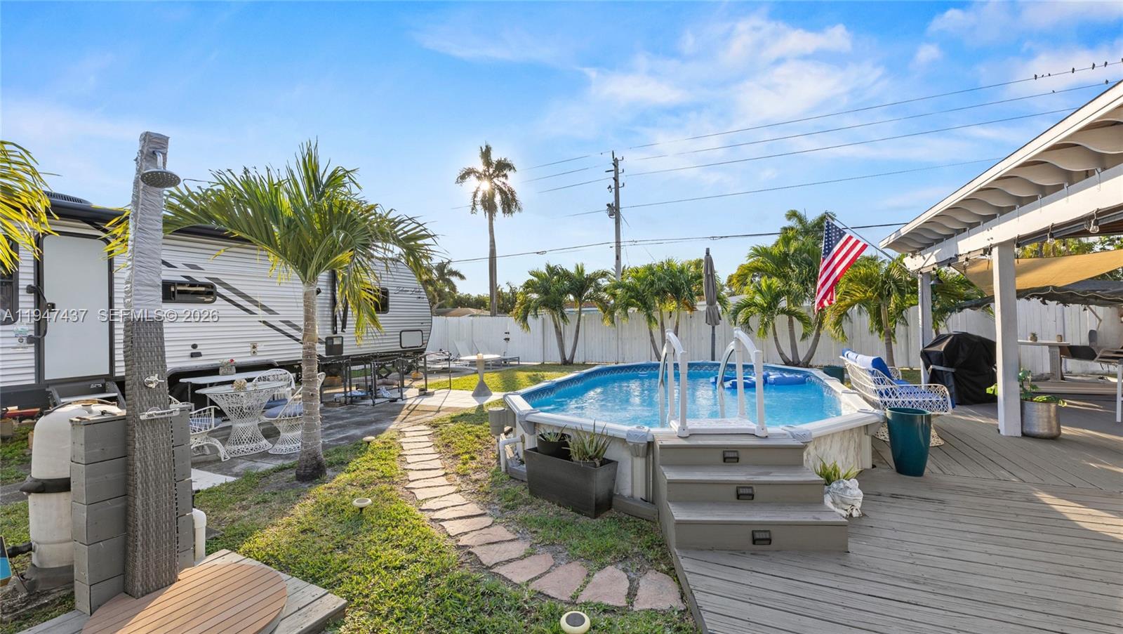 117 SW 6th St Hallandale Beach, FL 33009