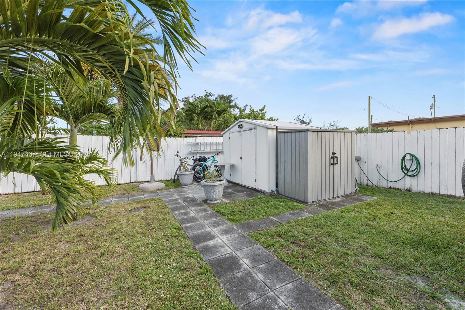 117 SW 6th St Hallandale Beach, FL 33009