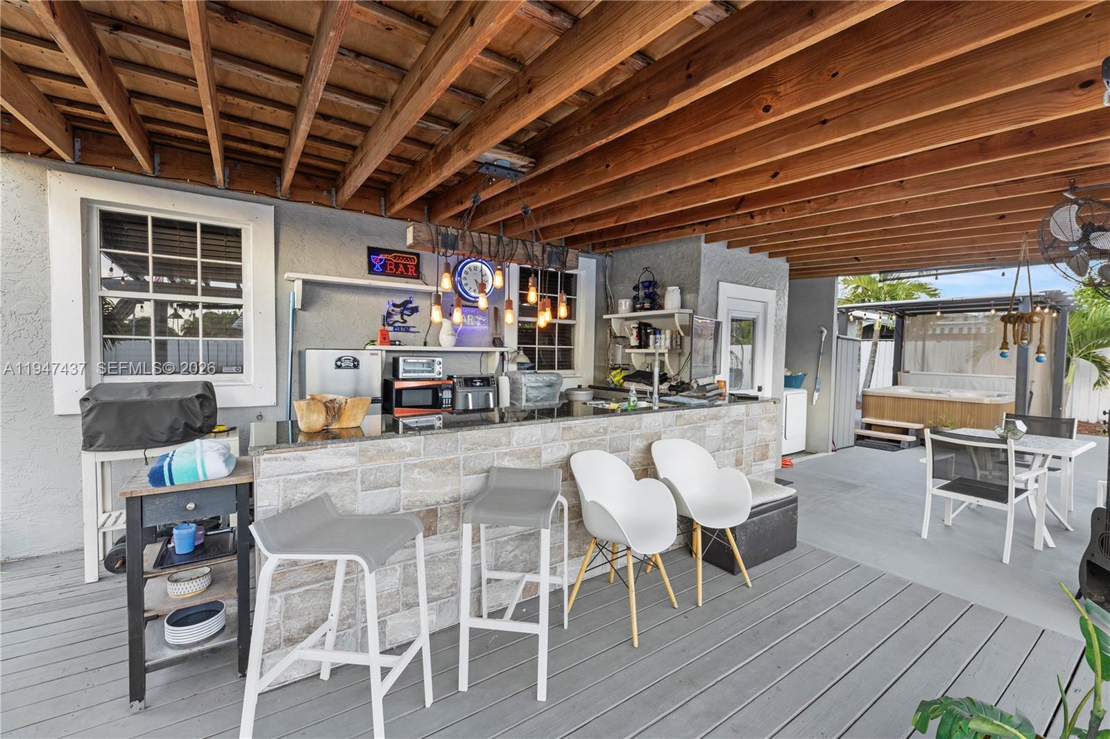 117 SW 6th St Hallandale Beach, FL 33009